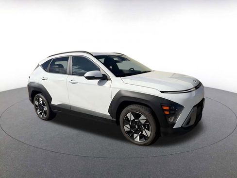 Used 2025 Hyundai Kona SEL image 2