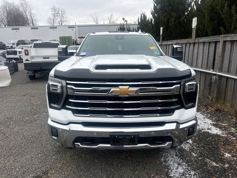 Used 2024 Chevrolet Silverado 2500 LTZ w/ LTZ Convenience Package image 3