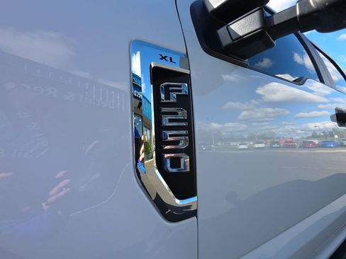 Used 2021 Ford F250 XL w/ Power Equipment Group AWD/4WD image 17