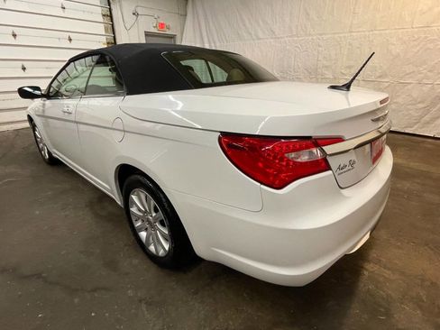 Used 2011 Chrysler 200 Touring image 5