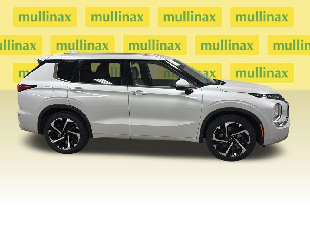 Used 2022 Mitsubishi Outlander SEL AWD/4WD image 19
