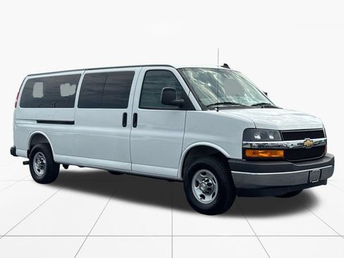 Used 2025 Chevrolet Express 3500 LT w/ LT Preferred Equipment Group RWD image 8