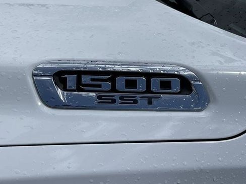 Used 2025 RAM 1500 Laramie AWD/4WD image 28