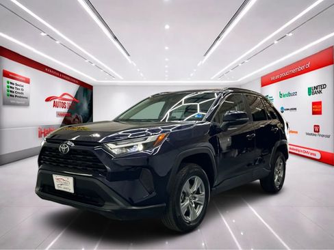 Used 2025 Toyota RAV4 XLE image 3