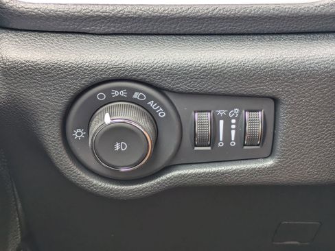 New 2026 Chrysler Pacifica Select FWD image 17