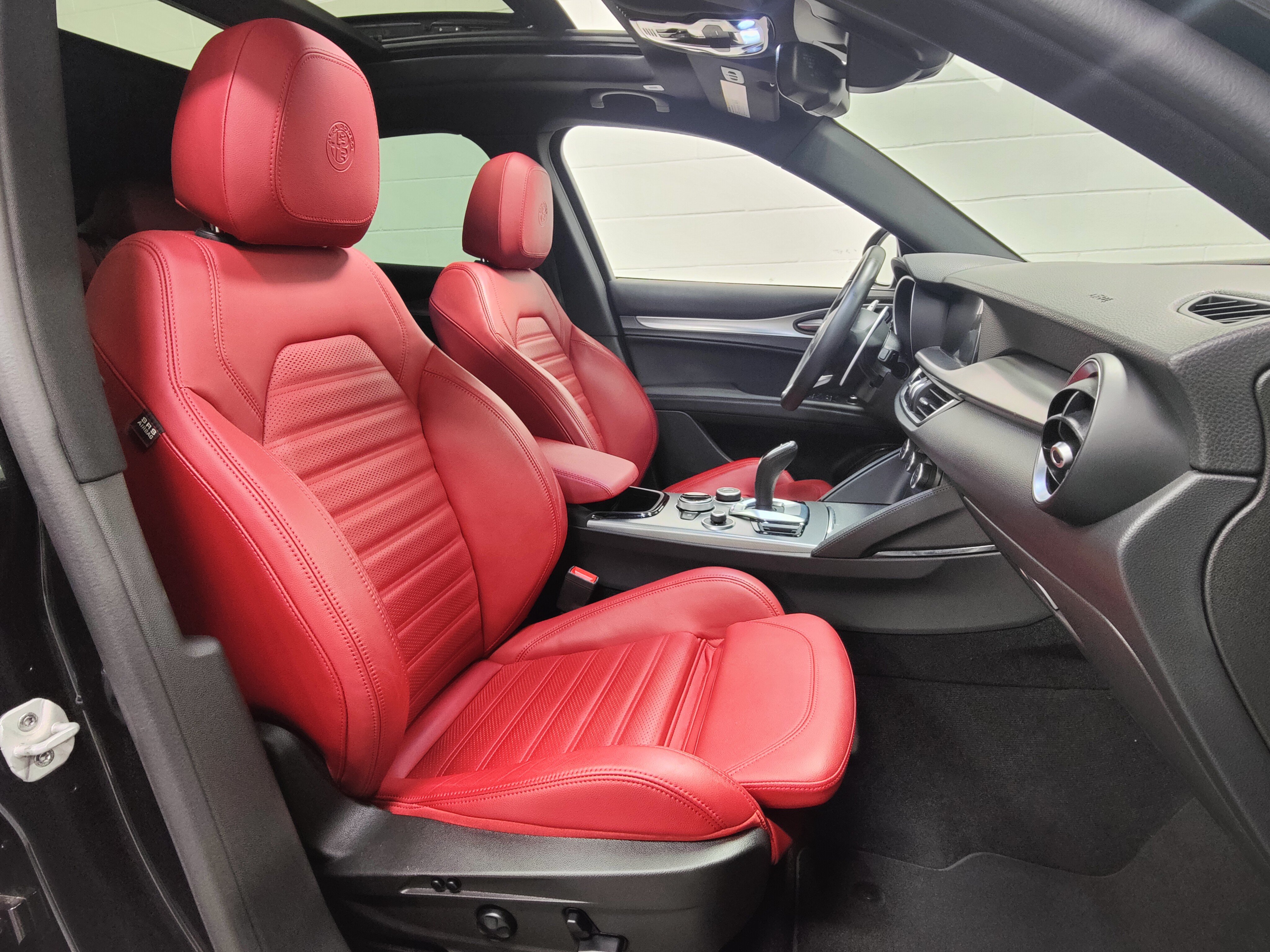 Certified 2024 Alfa Romeo Stelvio Veloce AWD/4WD image 4