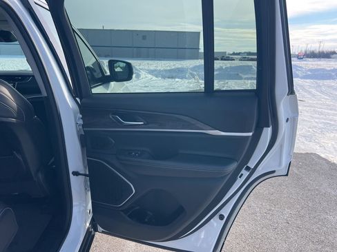 Used 2022 Jeep Grand Cherokee Limited image 33