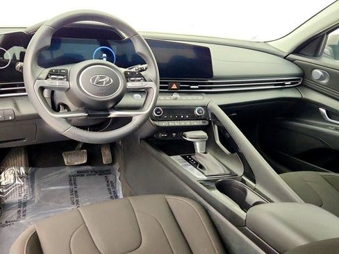 Used 2023 Hyundai Elantra SEL w/ Convenience Package FWD image 12