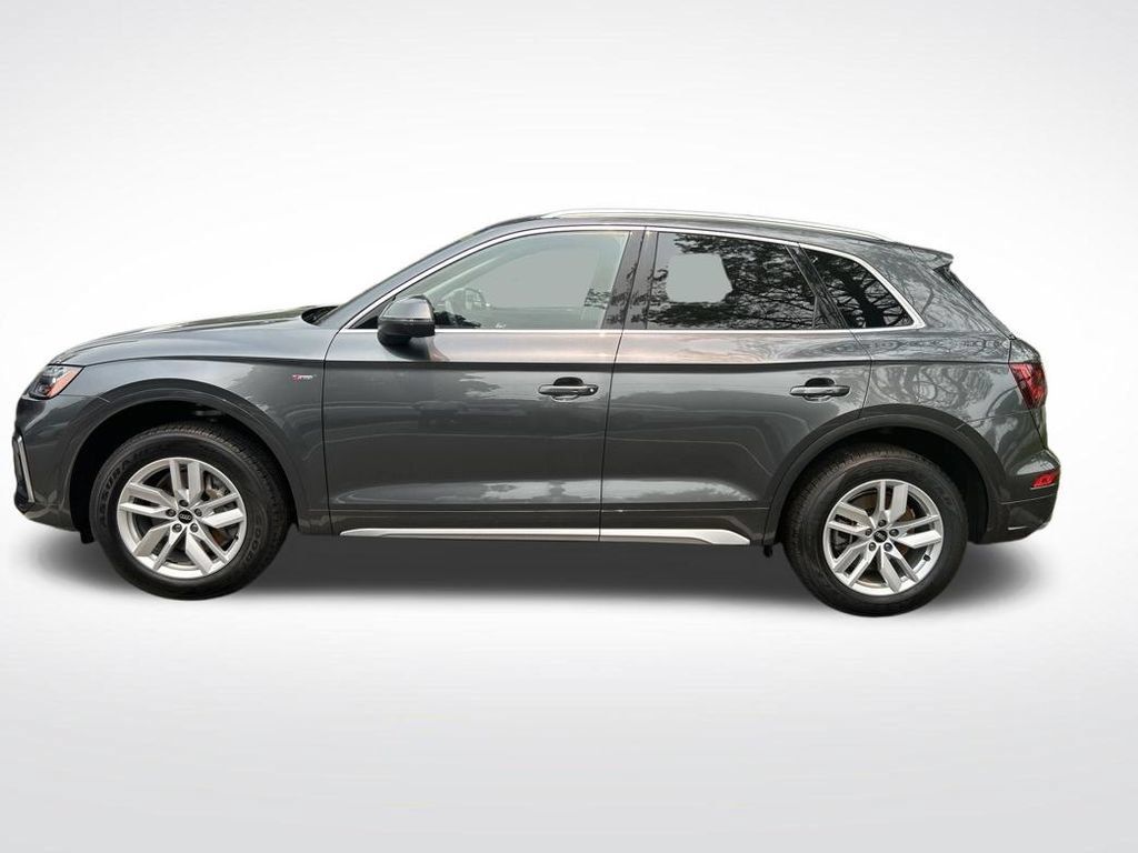 Used 2023 Audi Q5 2.0T Premium w/ Convenience Package AWD/4WD image 2