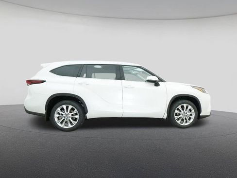 New 2026 Toyota Highlander Limited image 27