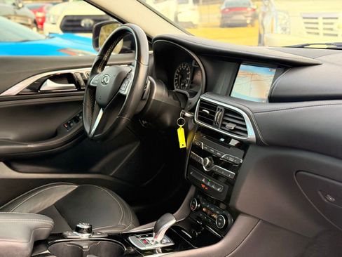 Used 2017 INFINITI QX30 image 27