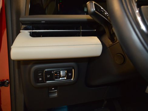 Used 2024 Lincoln Nautilus Reserve w/ Equipment Group 202A image 16