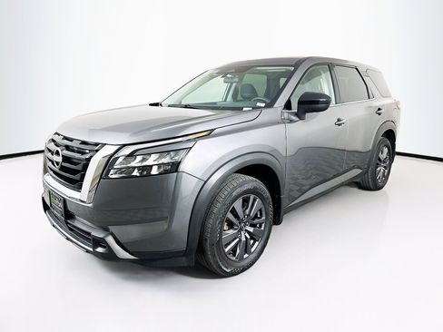 Used 2023 Nissan Pathfinder S image 3
