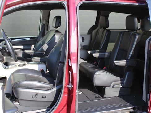 Used 2019 Dodge Grand Caravan SXT image 16