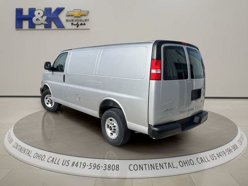 Used 2025 GMC Savana 2500 RWD image 4