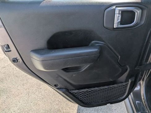 Used 2023 Jeep Gladiator Willys image 24