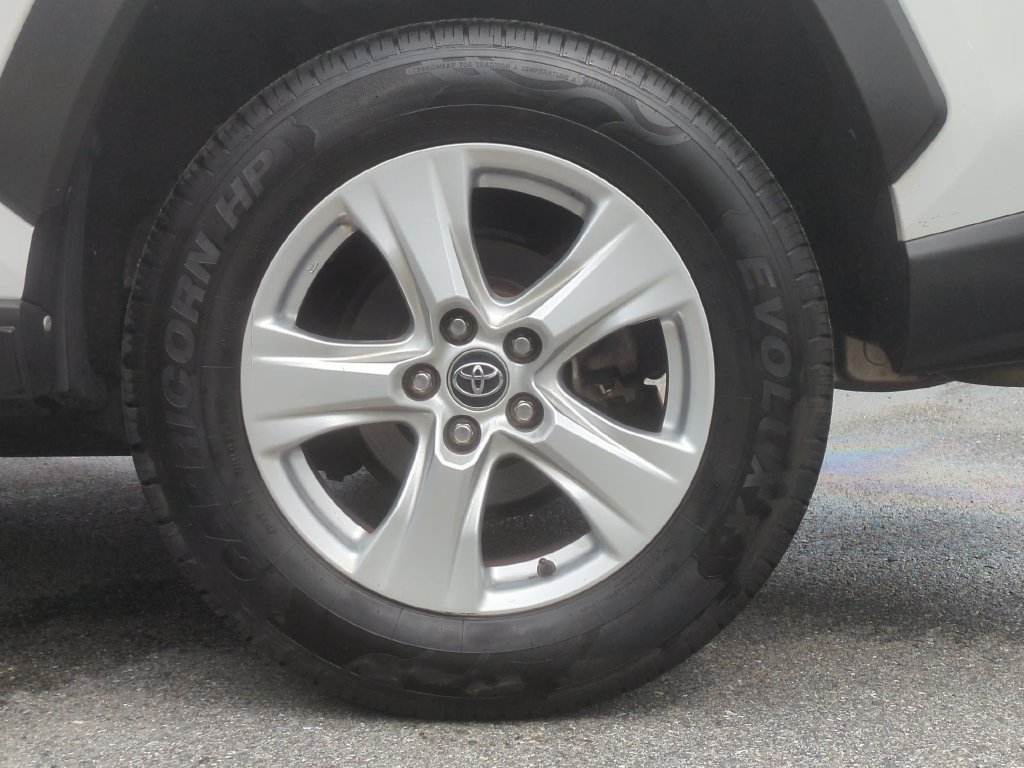 Used 2020 Toyota RAV4 XLE FWD image 21