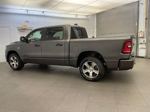 New 2026 RAM 1500 Express AWD/4WD image 4