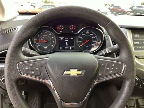 Used 2017 Chevrolet Cruze LT w/ Convenience Package image 11