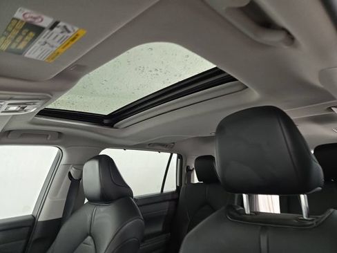 Used 2021 Toyota Highlander XLE AWD/4WD image 28