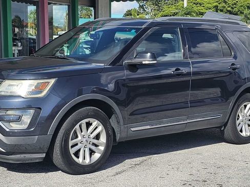 Used 2017 Ford Explorer XLT w/ Equipment Group 202A FWD image 1