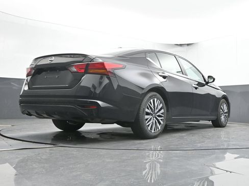 Used 2025 Nissan Altima 2.5 SV FWD image 42