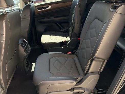 Used 2024 Volkswagen Atlas SE FWD image 5