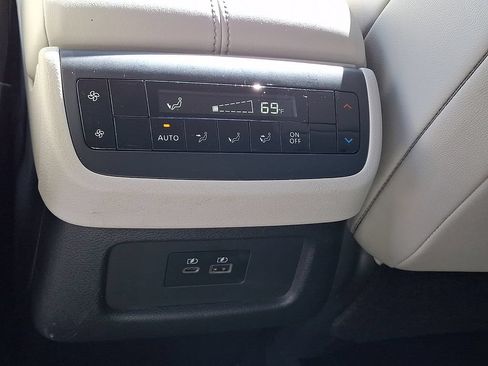 Used 2022 Nissan Pathfinder SL AWD/4WD image 14