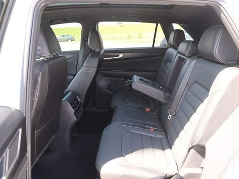 Used 2024 Volkswagen Atlas Cross Sport SEL R-Line AWD/4WD image 11