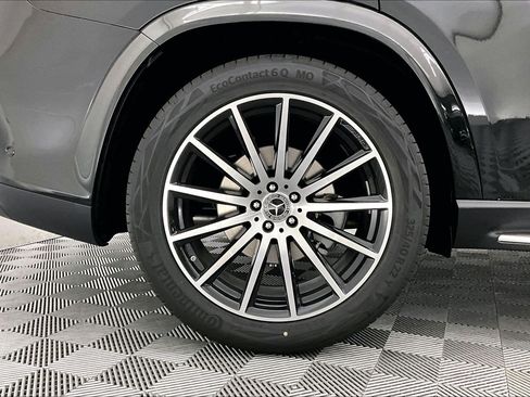New 2026 Mercedes-Benz GLS 580 4MATIC image 9