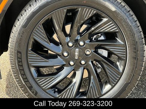 Used 2025 Lincoln Navigator Reserve w/ Jet Appearance Package image 9