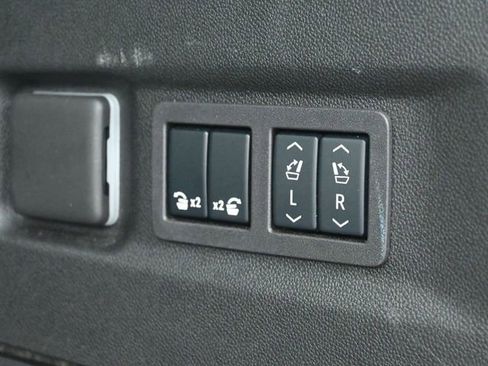 Used 2025 GMC Yukon XL AT4 Ultimate w/ LPO, Floor Liner Package image 27