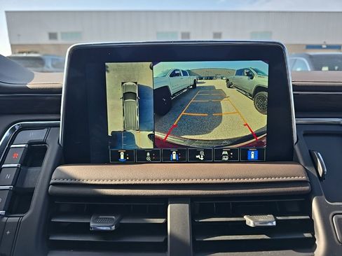 Used 2024 Chevrolet Suburban LT w/ Luxury Package image 31