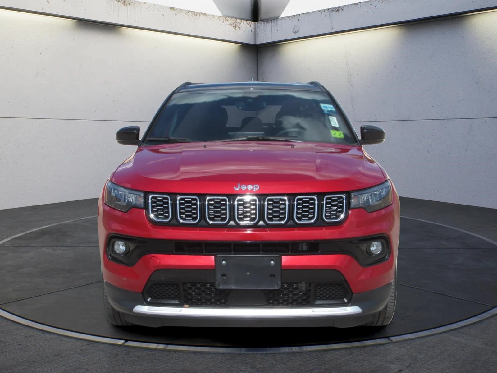Used 2025 Jeep Compass Limited AWD/4WD image 3