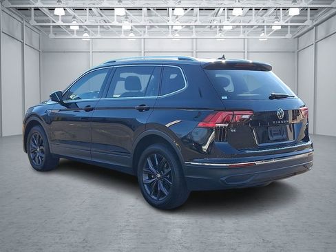 Certified 2022 Volkswagen Tiguan SE w/ Panoramic Sunroof Package image 4