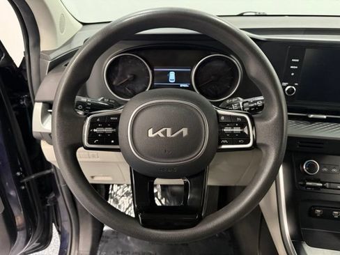 Used 2023 Kia Carnival LX FWD image 17