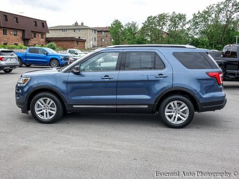 Used 2019 Ford Explorer XLT w/ Equipment Group 202A AWD/4WD image 4