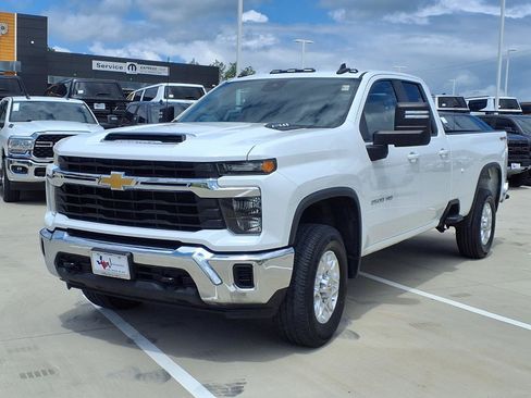 Used 2024 Chevrolet Silverado 2500 LT AWD/4WD image 4