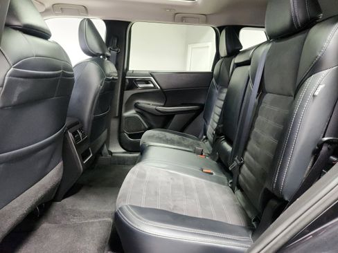 Used 2024 Mitsubishi Outlander SE Black Edition image 13