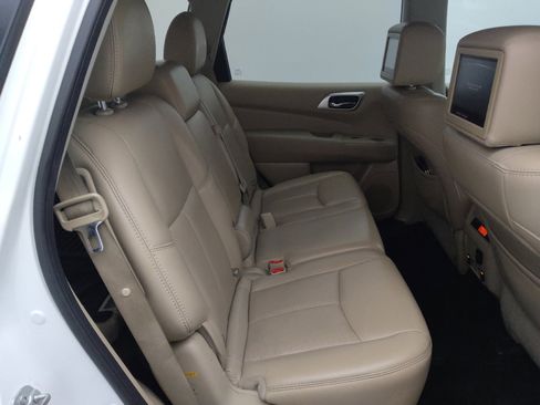 Used 2017 Nissan Pathfinder Platinum w/ Family Entertainment Package AWD/4WD image 19