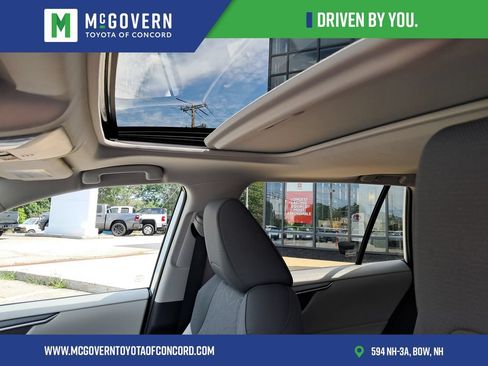 Used 2022 Toyota RAV4 XLE w/ Convenience Package AWD/4WD image 17
