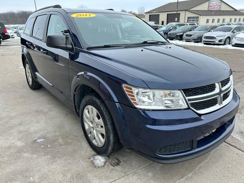 Used 2017 Dodge Journey SE FWD image 3