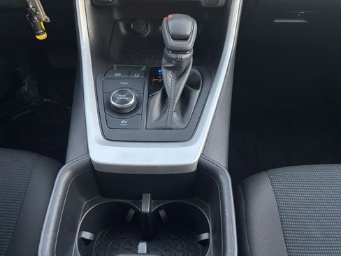Used 2025 Toyota RAV4 LE image 40