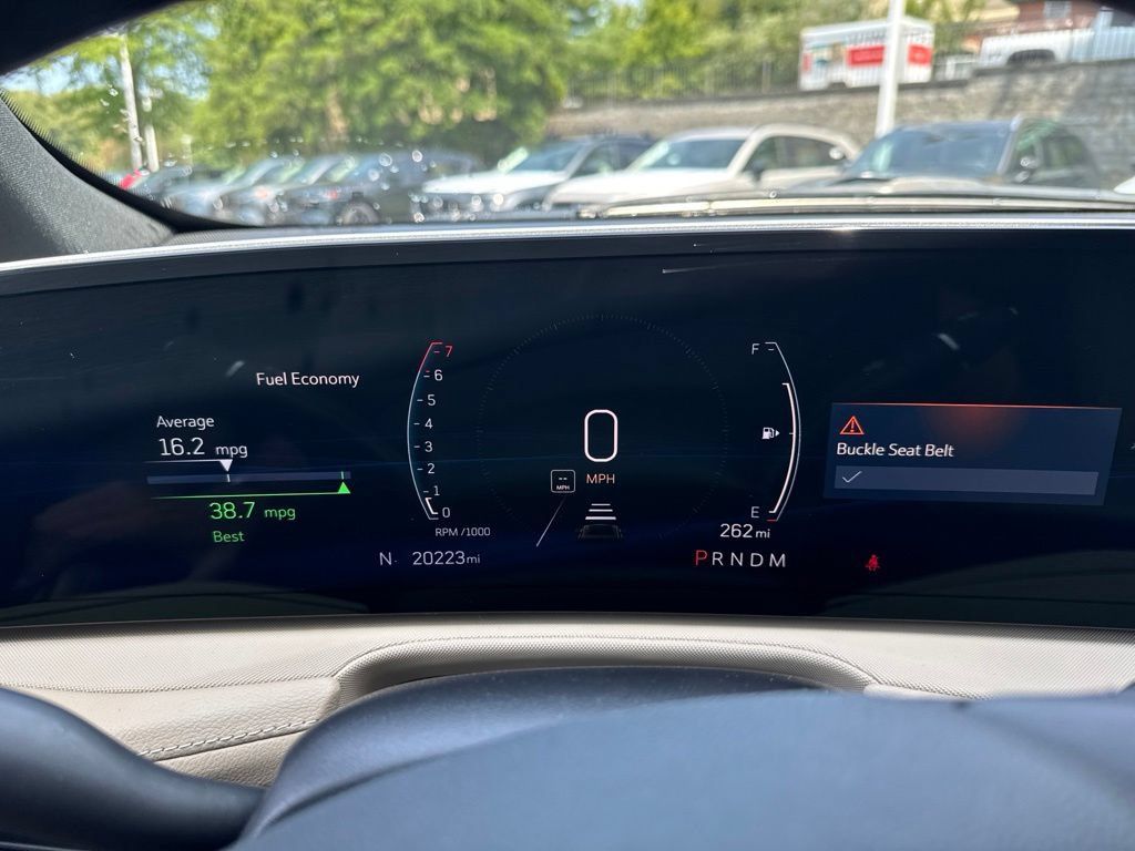 Used 2024 Cadillac XT4 Luxury w/ Cold Weather Package FWD image 15