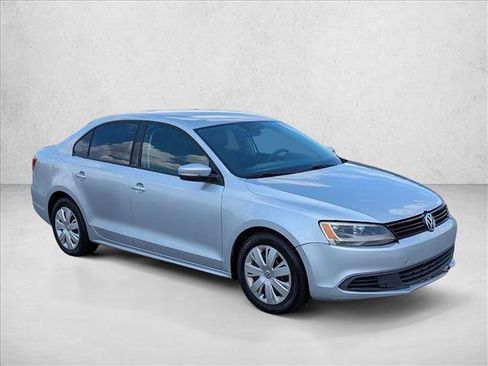 Used 2012 Volkswagen Jetta SE FWD image 3