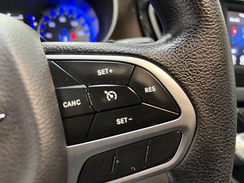 Used 2021 Chrysler Voyager Lxi image 16