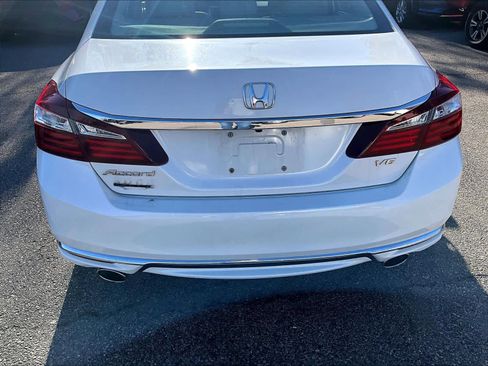 Used 2017 Honda Accord EX-L image 7