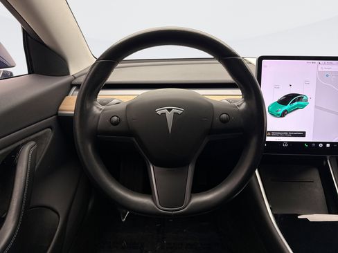 Used 2019 Tesla Model 3 Standard Range image 12
