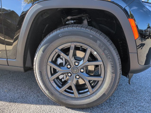 New 2027 Jeep Grand Cherokee Altitude RWD image 10