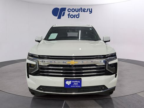Used 2025 Chevrolet Suburban LT w/ Comfort Package AWD/4WD image 2